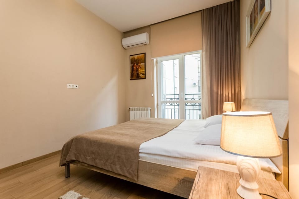 Bed, Photo of the whole room, Bedroom, air conditioner