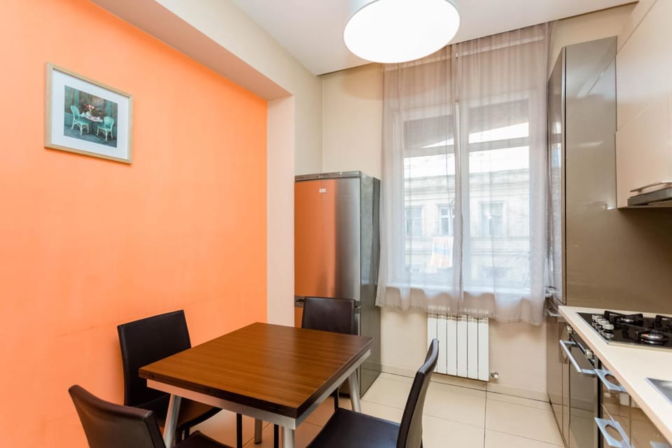 Kitchen or kitchenette, Living room, Seating area, Dining area, minibar, oven, stove