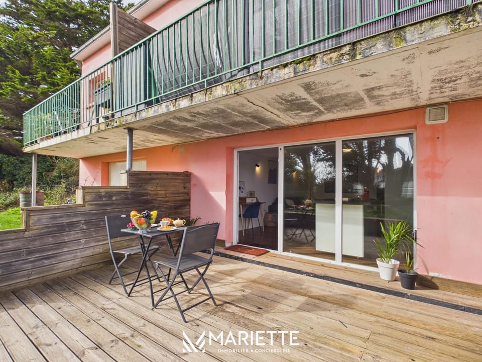 Property building, Facade/entrance, Off site