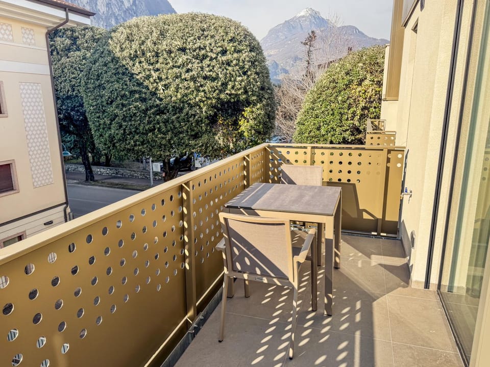 Balcony/Terrace, Mountain view