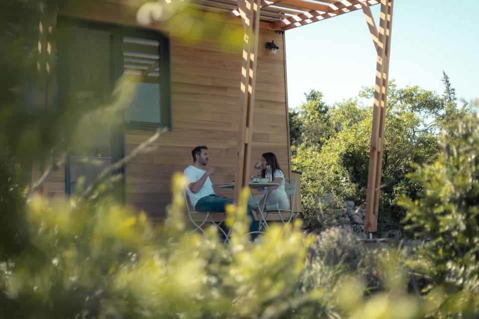 Property building, Patio, Patio, Spring, Day, People, Natural landscape, Garden, Balcony/Terrace, Balcony/Terrace, Garden view, Breakfast, Breakfast, group of guests