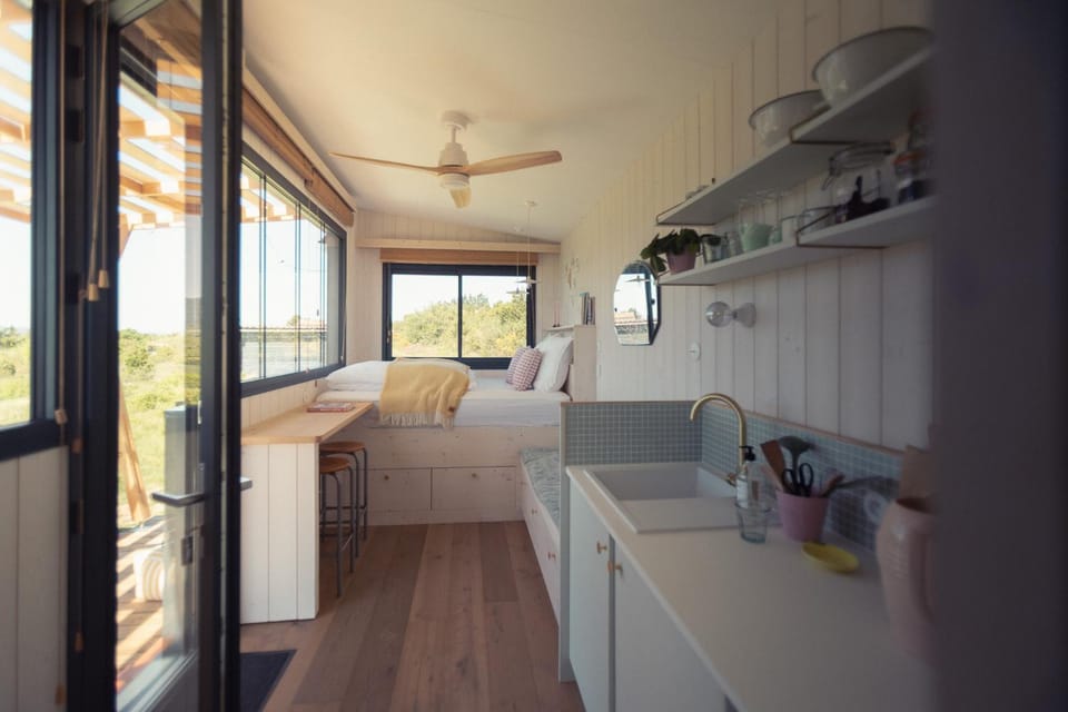 Kitchen or kitchenette, Dining area, stove
