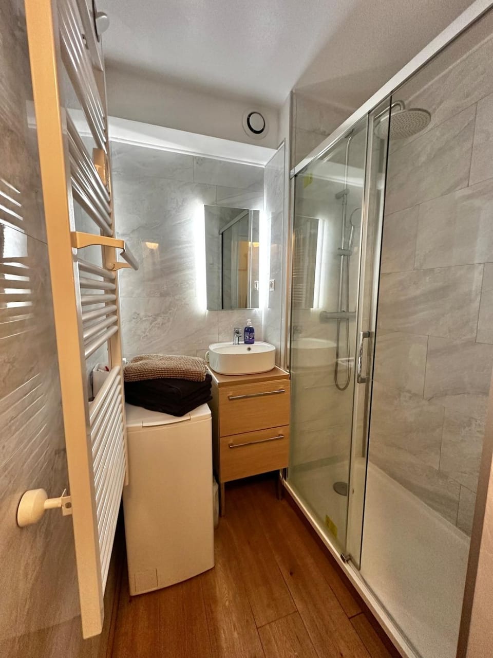 Shower, Bathroom, washing machine