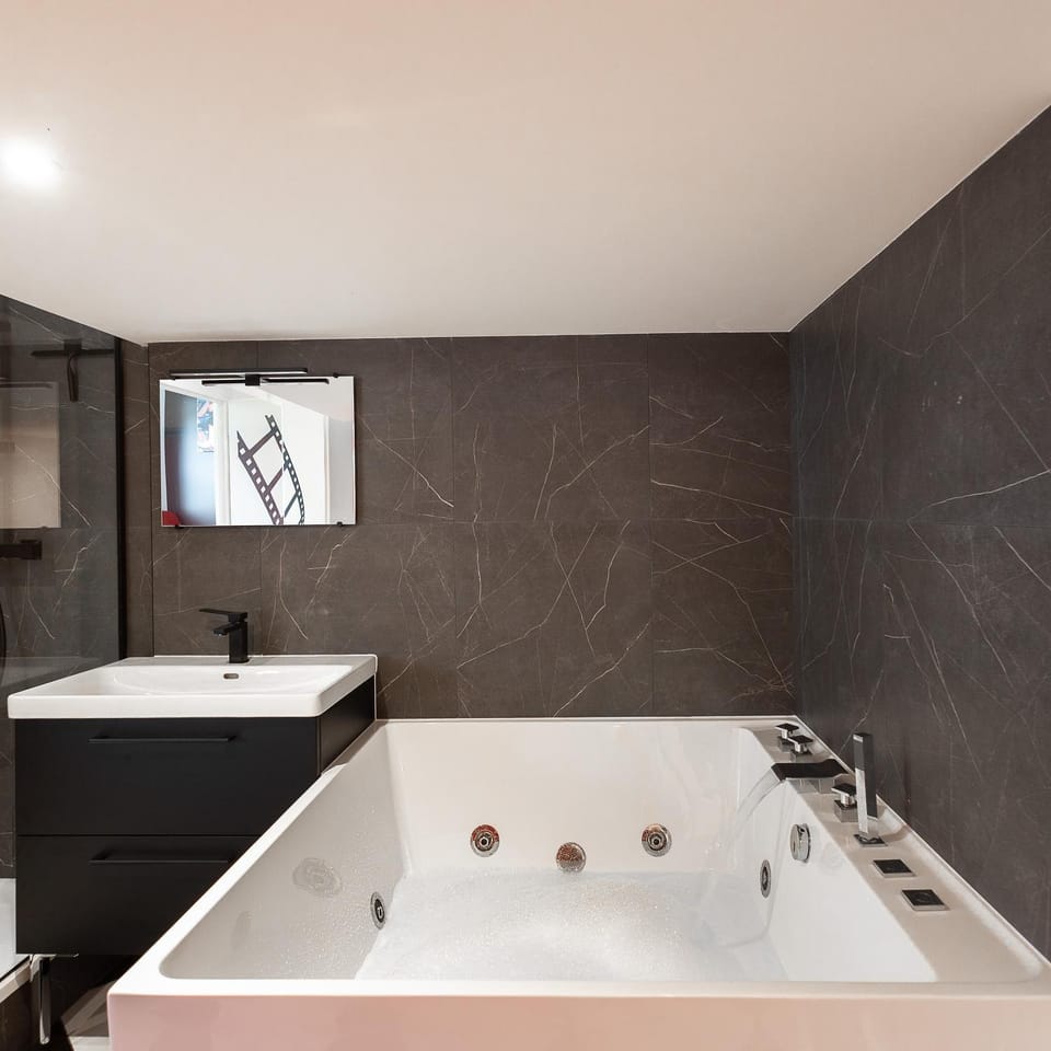 Hot Tub, Bathroom, Spa and wellness centre/facilities, Spa and wellness centre/facilities