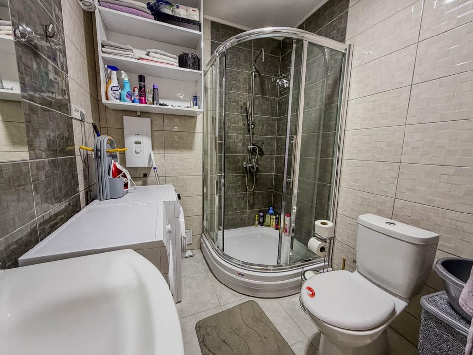 Shower, Toilet, Bathroom, towels