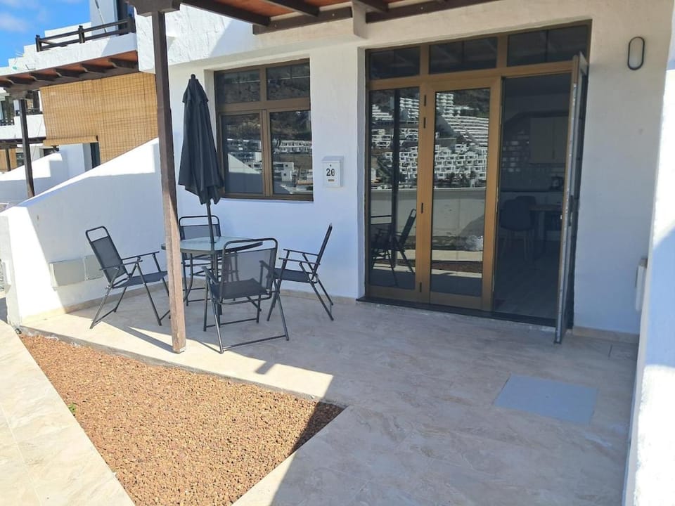 Property building, Patio, Balcony/Terrace, Balcony/Terrace