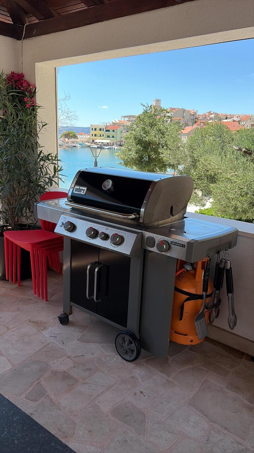 Wind Rose Bura-beachfront Apartment in Split-Dalmatia County