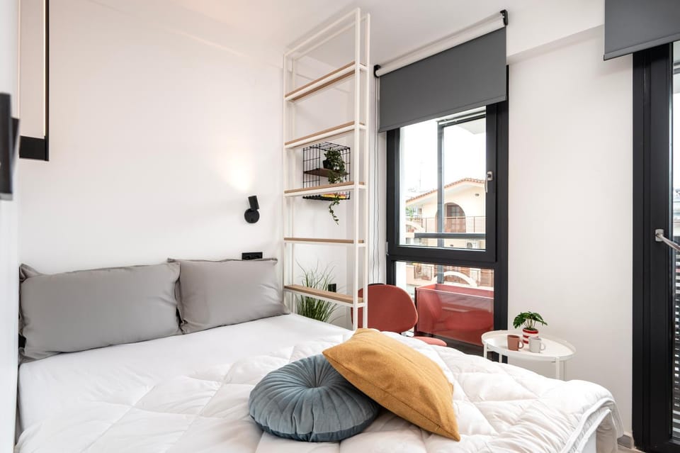 Bed, Quiet street view