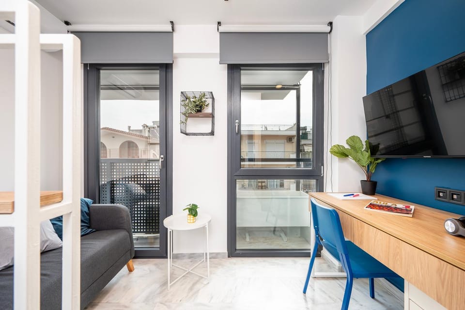 TV and multimedia, Seating area, Dining area, City view