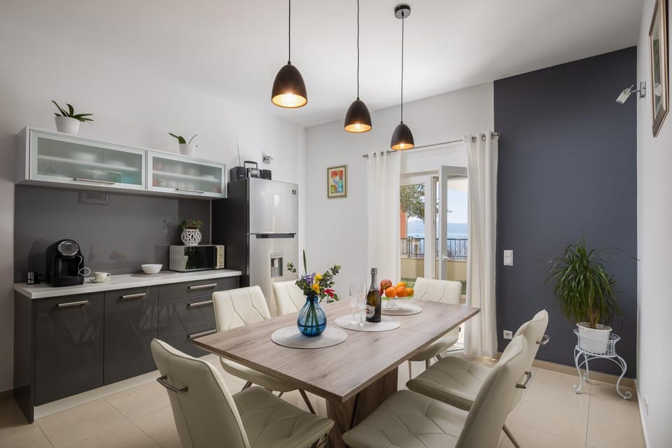 Dining area, microwave, oven, kitchen