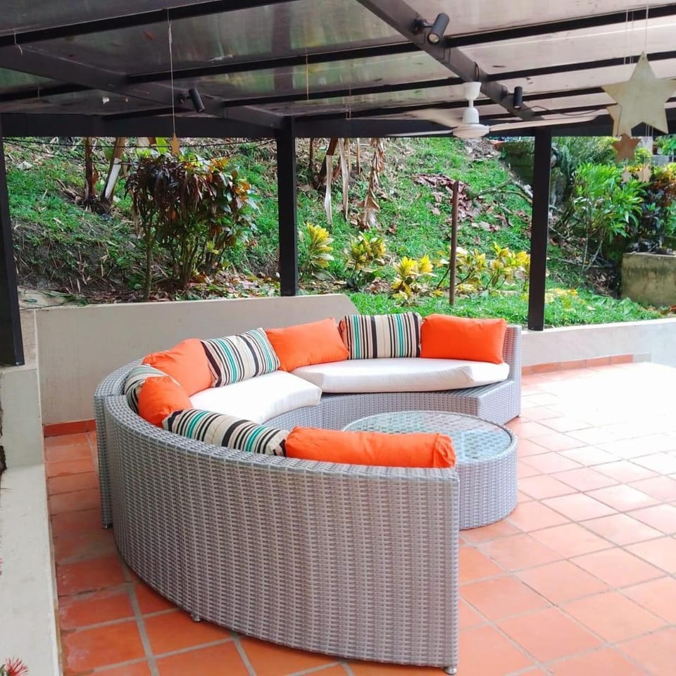 Villa Alegria House in Villeta