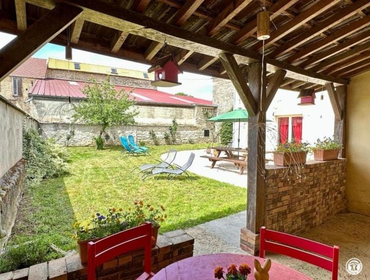 Dining area, Garden view, sunbed