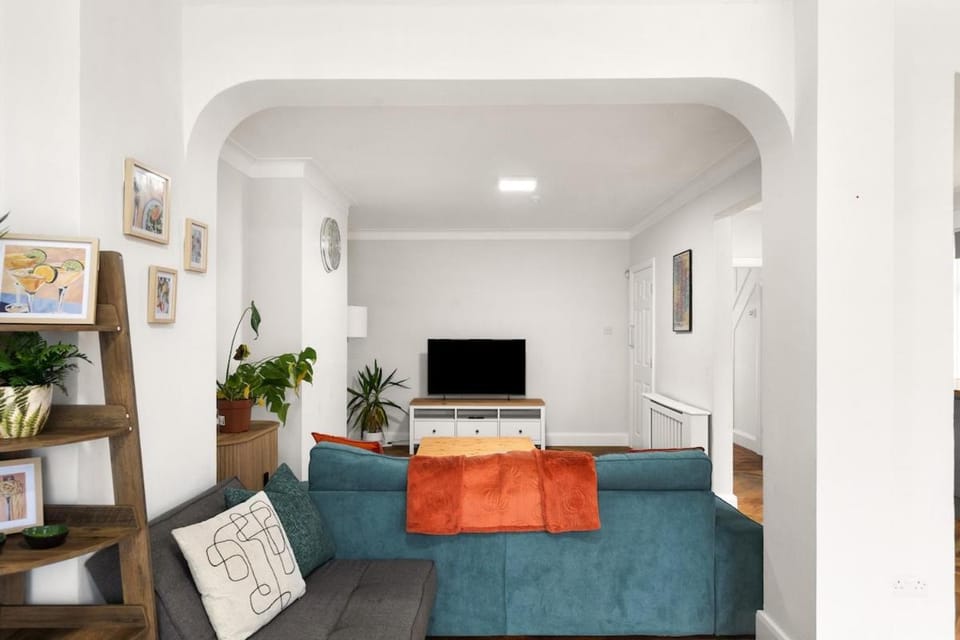 Spacious Gem Fr Parking fast Central London Access Apartment in London Borough of Croydon