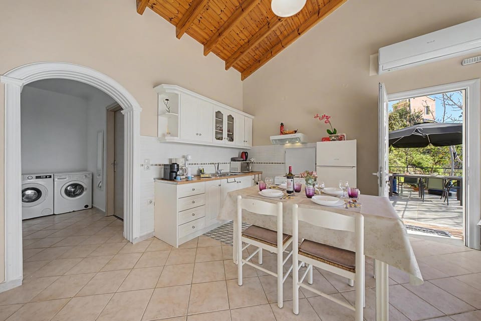 Property building, Kitchen or kitchenette, Living room