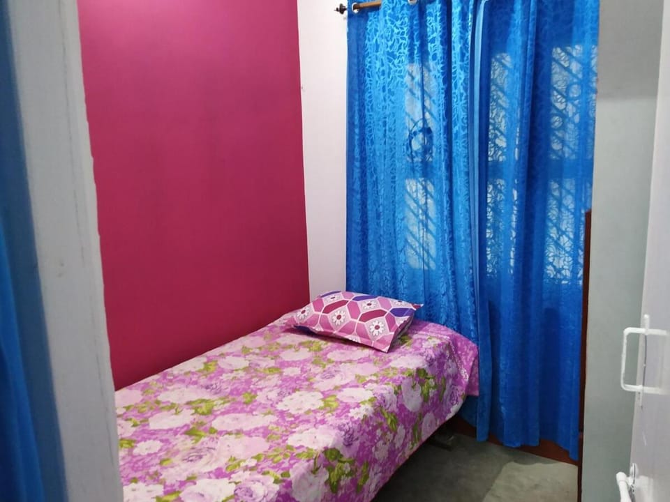 Roys Home 2kms from Airport entire Ground floor Apartment in Kolkata