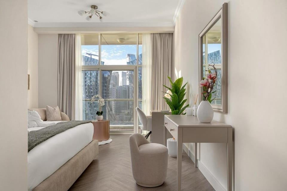 Waterfront Escape Apartment, Burj & Canal View Apartment in Dubai