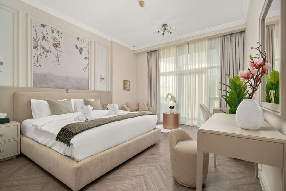 Waterfront Escape Apartment, Burj & Canal View Apartment in Dubai