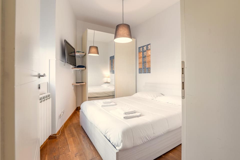 Bedroom, wardrobe, air conditioner