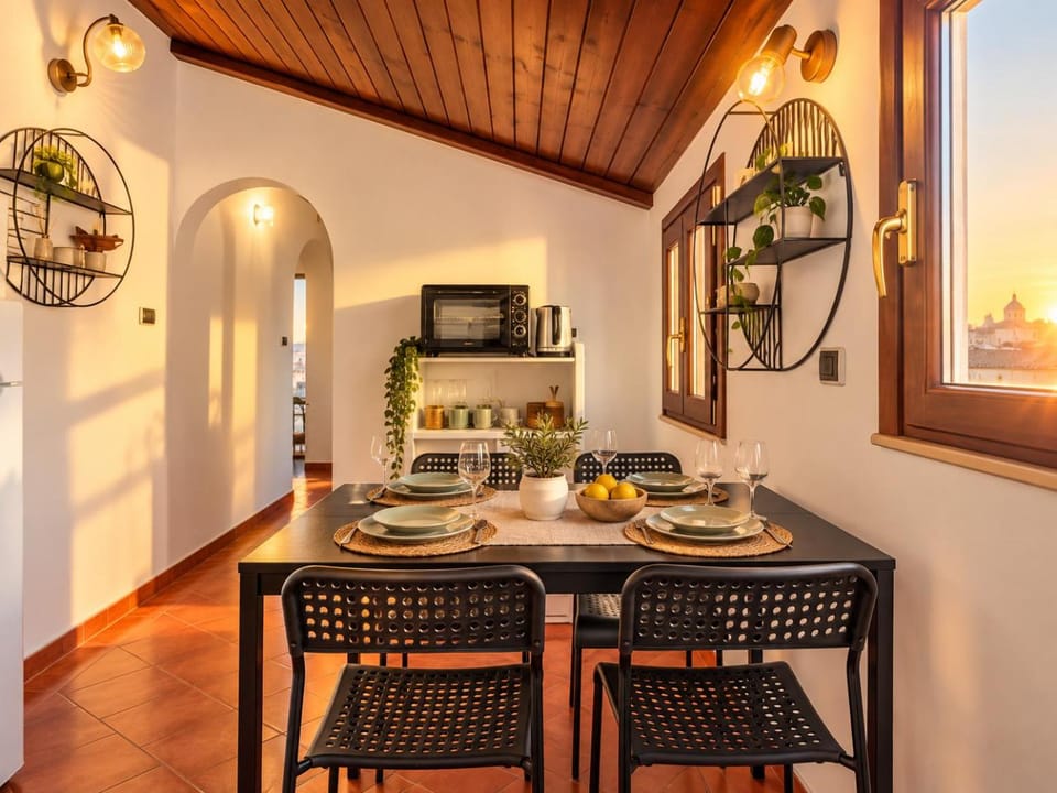 Kitchen or kitchenette, Food and drinks, Dining area, Food