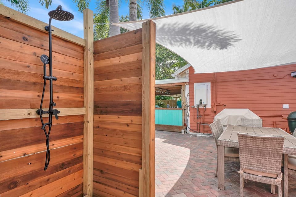 2 Cottages Downtown Lake Worth - Private Pool House in Lake Worth