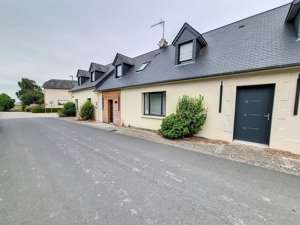 Property building, Quiet street view