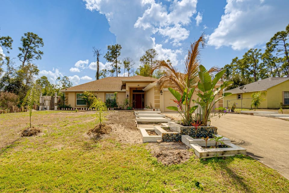Snowbird Haven! 10 Mi to Warm Mineral Springs Park House in North Port