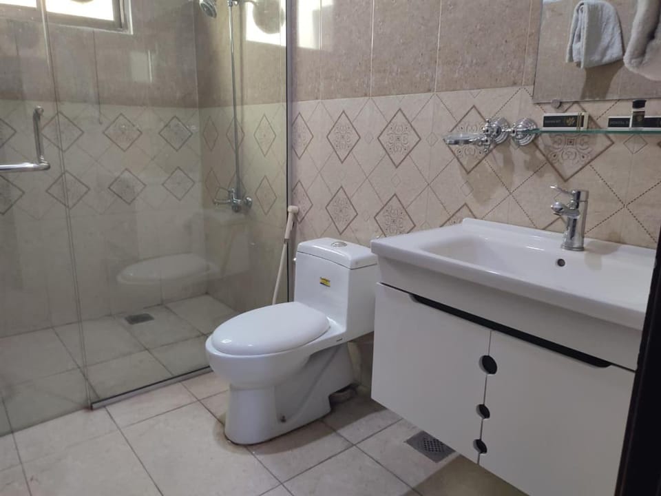 Shower, Toilet, Bathroom, towels, towels