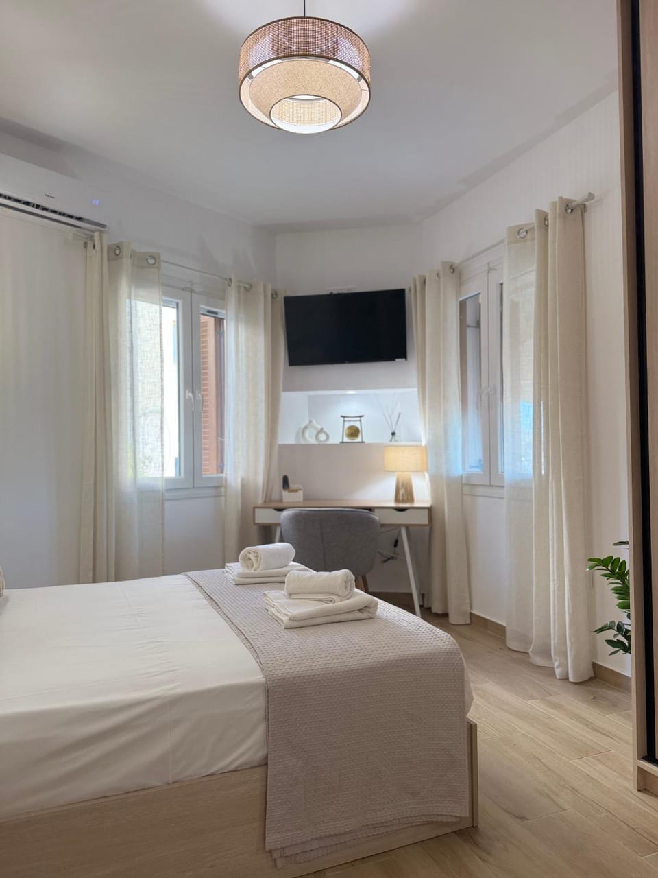 Bed, TV and multimedia