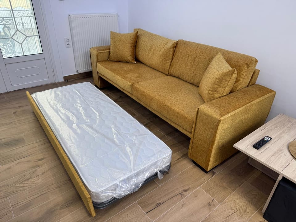 Bed, Living room