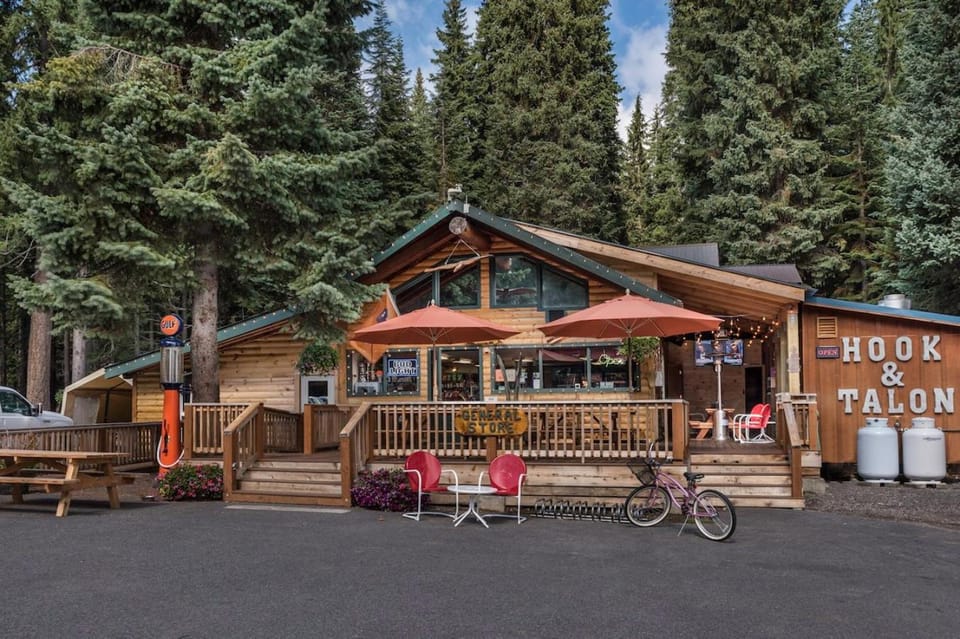 Restaurant/places to eat, On-site shops, Lobby or reception