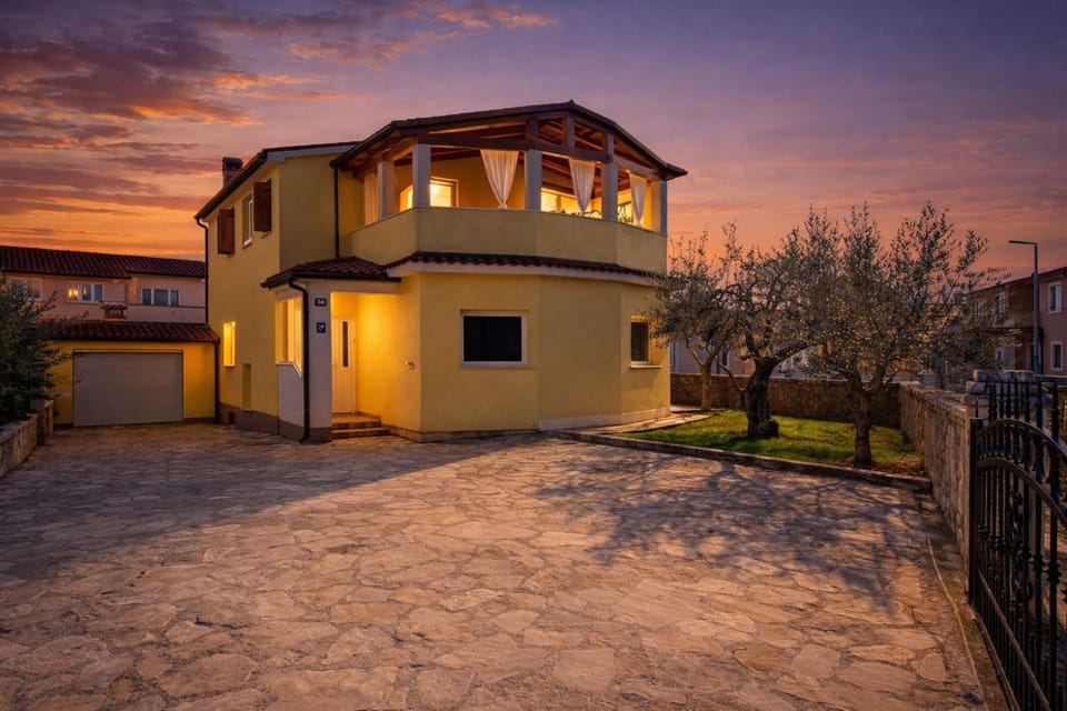 Holiday House with pool Lili, Pet friendy House in Vodnjan