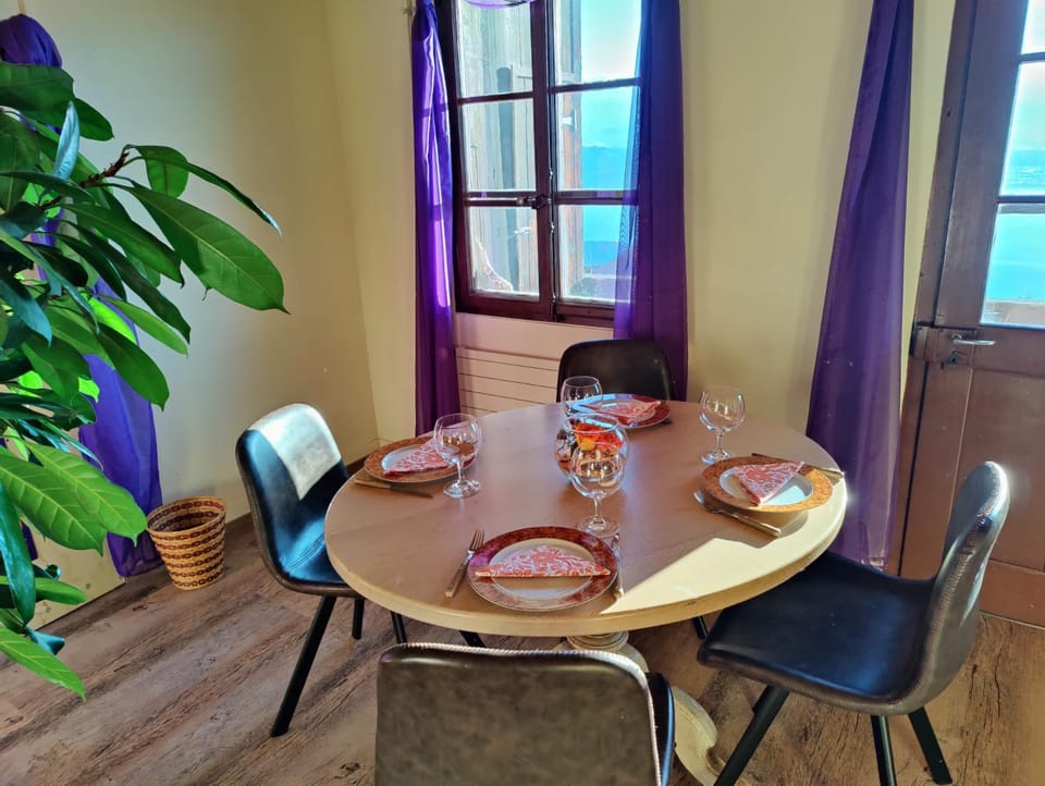 Living room, Seating area, Dining area, Food