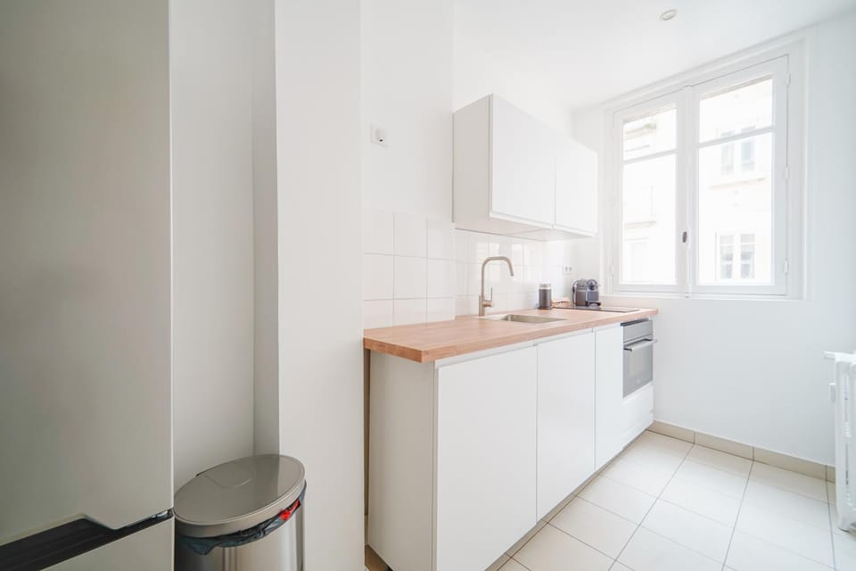 Lumineux et chaleureux à Neuilly Apartment in Levallois-Perret