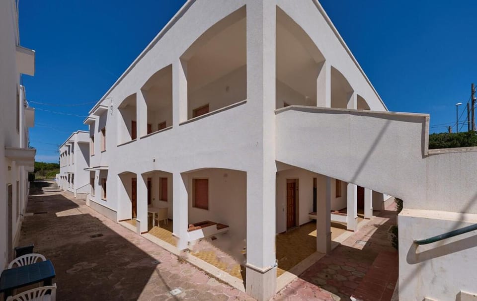 Property building, Patio, Balcony/Terrace