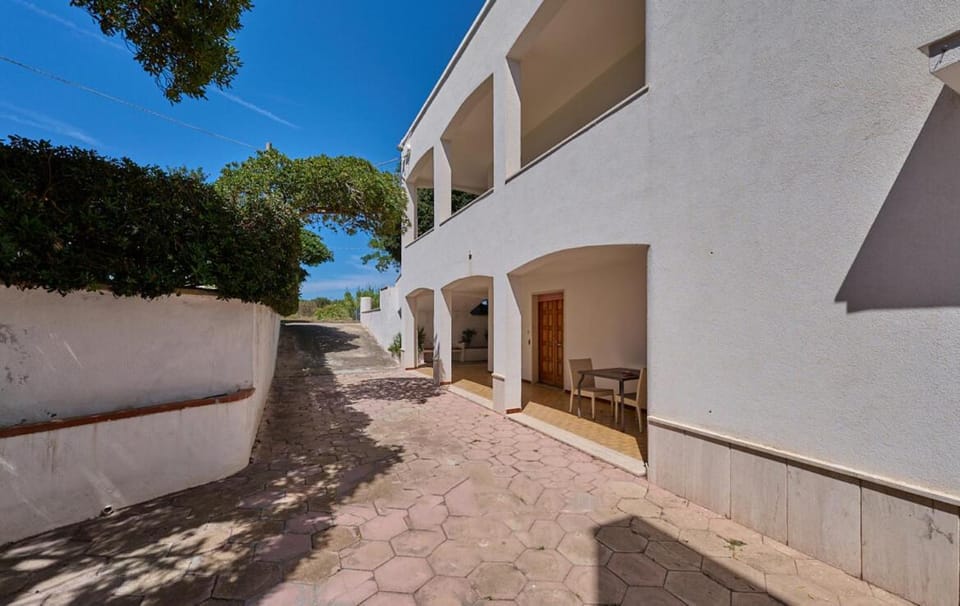 Property building, Patio, Garden