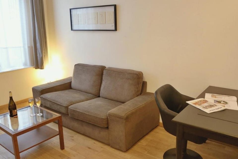 AGENCE MOMENT 'APART Legno Apartment in Lille