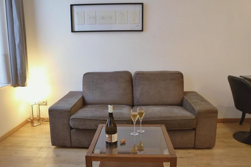 AGENCE MOMENT 'APART Legno Apartment in Lille
