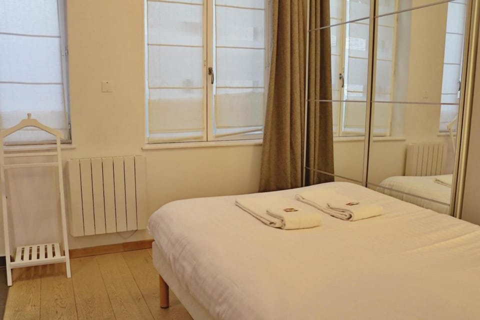 AGENCE MOMENT 'APART Legno Apartment in Lille