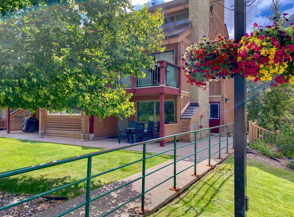 Property building, Facade/entrance