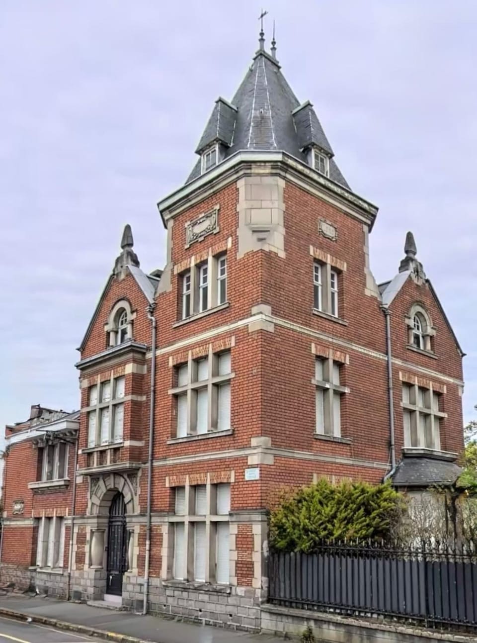 Villa Sainte-Cécile Exceptionnelle Maison de Maître Salle de jeux Billard Baby-foot Villa in Lille