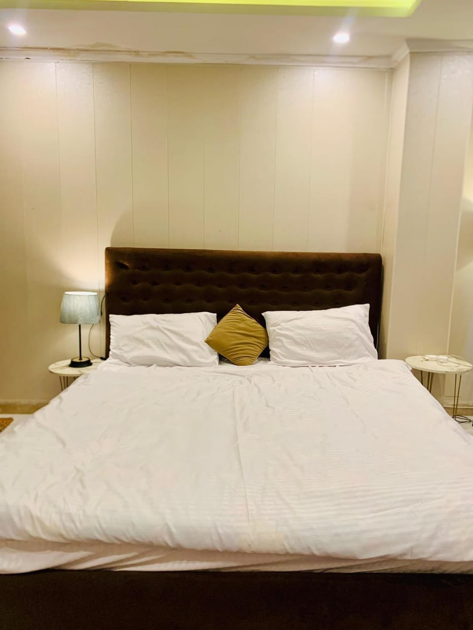 COZY & STYLISH 2 BEDROOM APARTMENT in ISLAMABAD E-11 Apartment in Islamabad