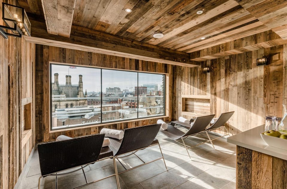 Area and facilities, Swimming pool