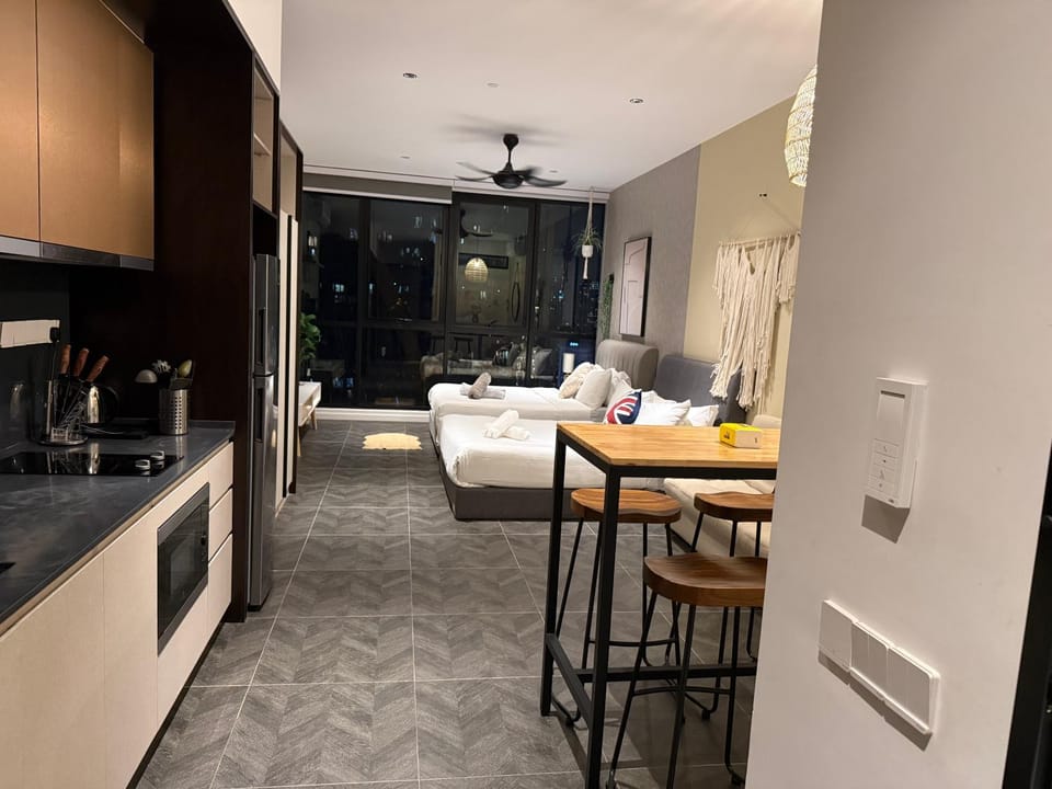 Kitchen or kitchenette, Living room, Seating area, Dining area
