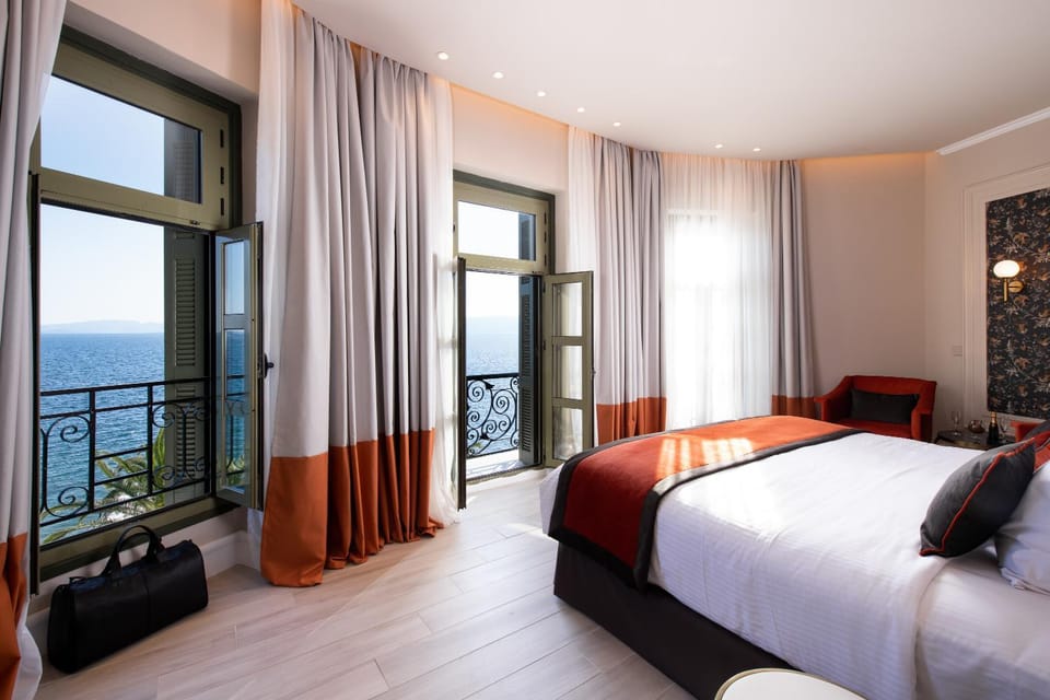 Bed, Natural landscape, View (from property/room), Balcony/Terrace, Bedroom, Sea view