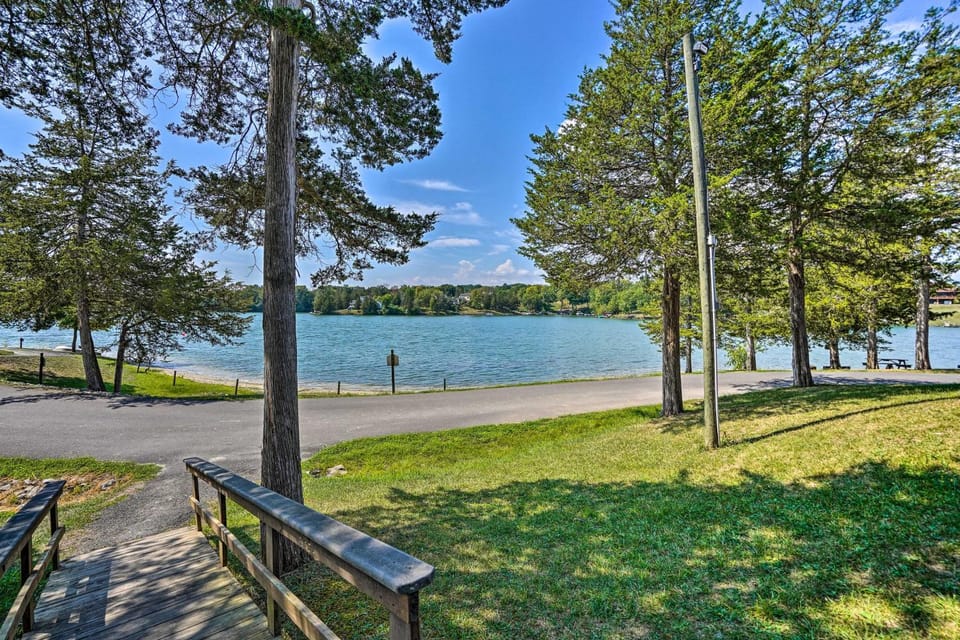 Community Pool Access! Sleepy Hollow Lake Hideaway House in Hudson Valley