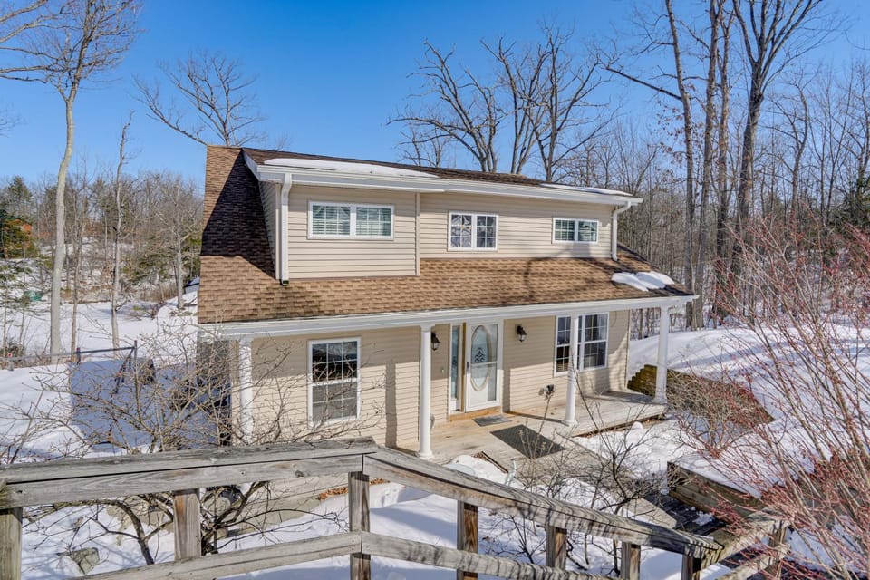 Community Pool Access! Sleepy Hollow Lake Hideaway House in Hudson Valley