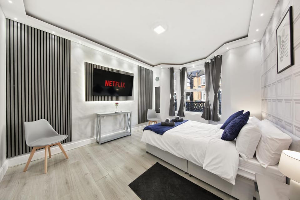 The Cozy Stays Leyton House Bed and Breakfast in London