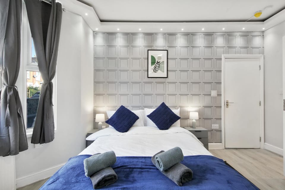 The Cozy Stays Leyton House Bed and Breakfast in London