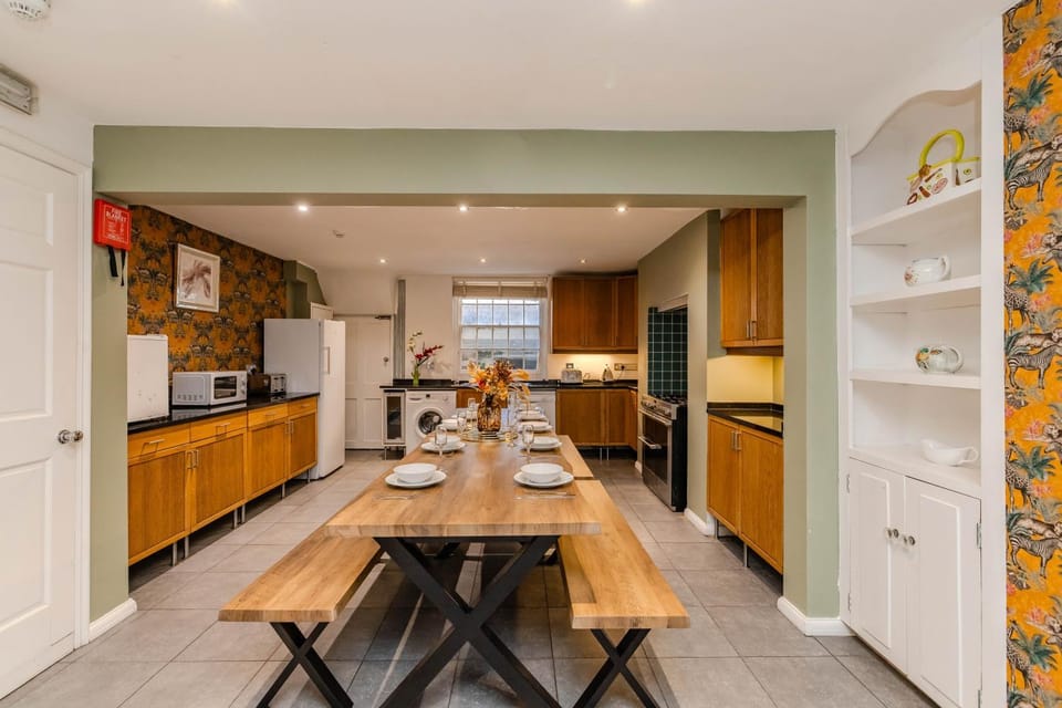 Beautiful Town House Next to Brighton Beach House in Brighton