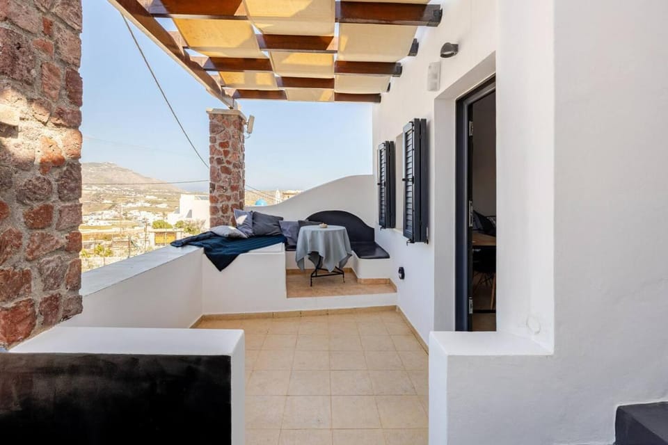 Property building, Day, View (from property/room), Balcony/Terrace